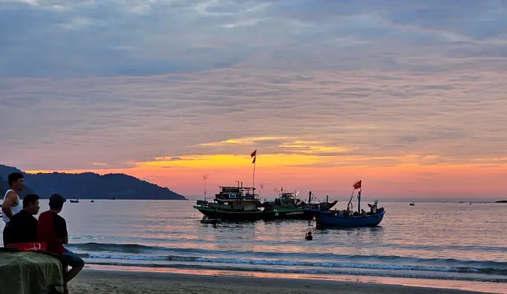 Các Loại Cá Tôm Bán Ở Chợ Hải Sản Mân Thái-đà Nẵng Được Đánh Bắt Trong Đêm Hoặc Sáng Sớm, Tất Cả Đều Tươi Rói Và Chợ Chỉ Họp Trong Khoảng Hơn 3 Giờ Đồng Hồ.