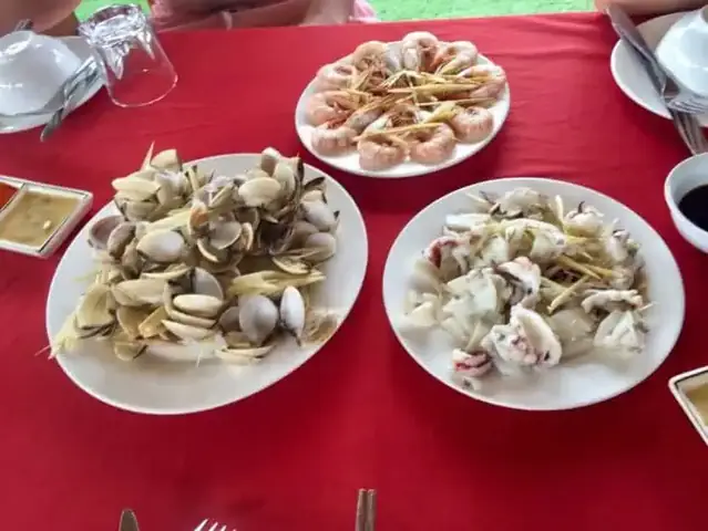 Lunchtime Feast, Swimming And Boat Jumping