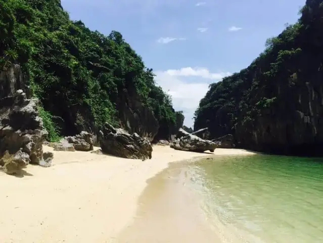 Lunch And Ba Trai Dao Island Beaches