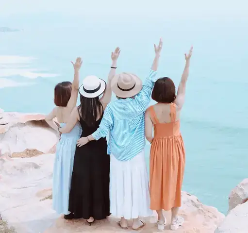 Thác Nước Trên Biển Độc Đáo