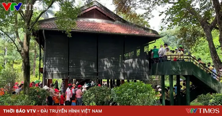 Dòng Người Về Thăm Nhà Sàn, Ao Cá Bác Hồ Dịp 135 Ngày Sinh Nhật ...