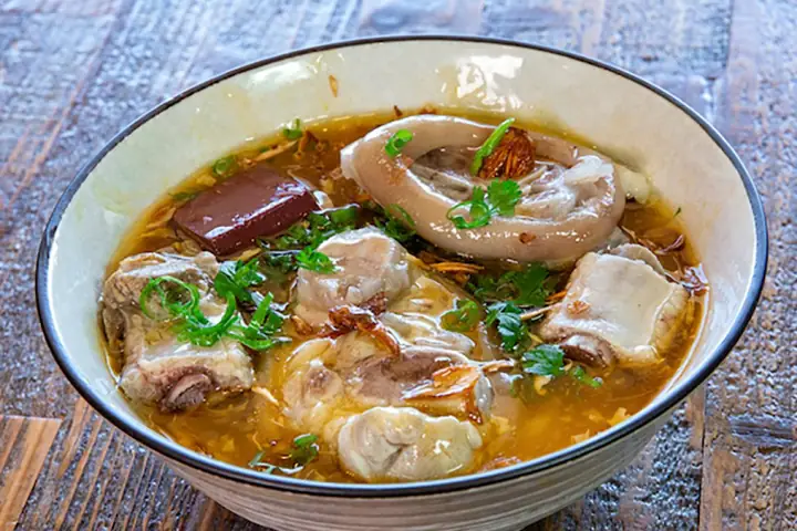 B4. Banh Canh Giò Heo – Banh Canh Tom Cua