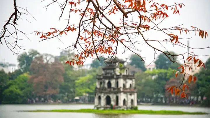 Hình Ảnh Hồ Gươm Mùa Thu Đầy Thơ Mộng