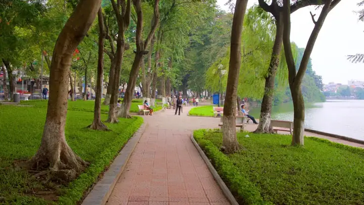 Hình Ảnh Hồ Gươm Mùa Thu Đầy Thơ Mộng