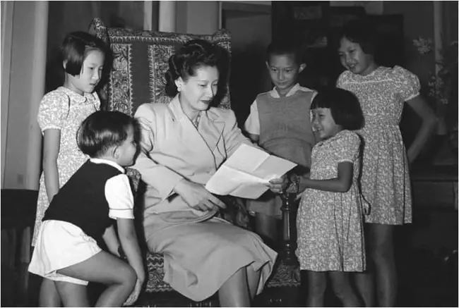 Những Hình Ảnh Lúc Sinh Thời Của Nam Phương Hoàng Hậu Luôn Khiến Dân Tình Mải Mê Ngắm Nhìn, Dù Chúng Được Chia Sẻ Ở Bất Cứ Thời Điểm Nào. Những Hình Ảnh Lúc Sinh Thời Của Nam Phương Hoàng Hậu Luôn Khiến Dân Tình Mải Mê Ngắm Nhìn, Dù Chúng Được Chia Sẻ Ở Bất Cứ Thời Điểm Nào.