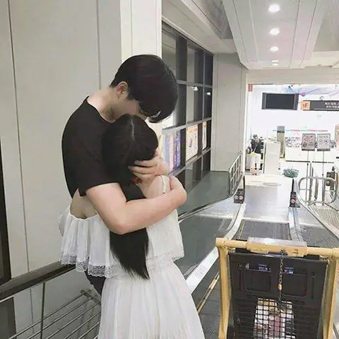 Hình Ảnh Đi Ăn Với Người Yêu: Gợi Ý Chụp Ảnh Cực Chất Cho Cặp Đôi