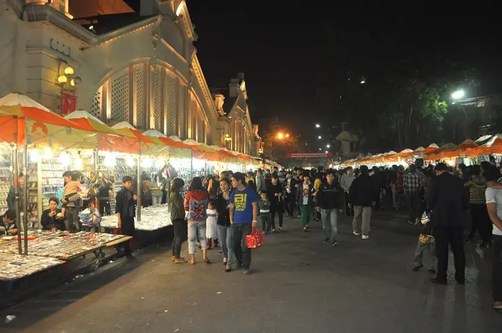 Rộn Ràng Chợ Đêm Đồng Xuân