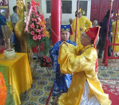 Ôngtrần Quốc Trịnh, Trưởng Ban Quản Lý Đền Hùng Vương, Nha Trang Bắt Đầu Lễ Ôngtrần Quốc Trịnh, Trưởng Ban Quản Lý Đền Hùng Vương, Nha Trang Bắt Đầu Lễ