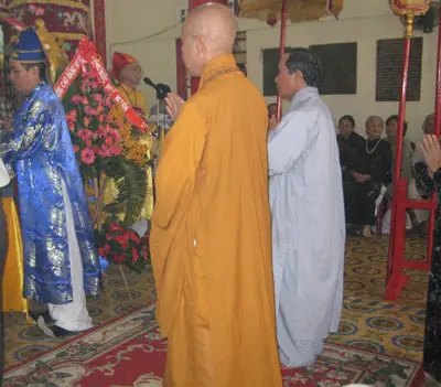 Tất Cả Các Người Con Đất Việt, Không Phân Biệt Tuổi Tác, Tôn Giáo... Đều Tưởng Nhớ Đến Ngày Giỗ Tổ, Lhô Tất Cả Các Người Con Đất Việt, Không Phân Biệt Tuổi Tác, Tôn Giáo... Đều Tưởng Nhớ Đến Ngày Giỗ Tổ, Lhô