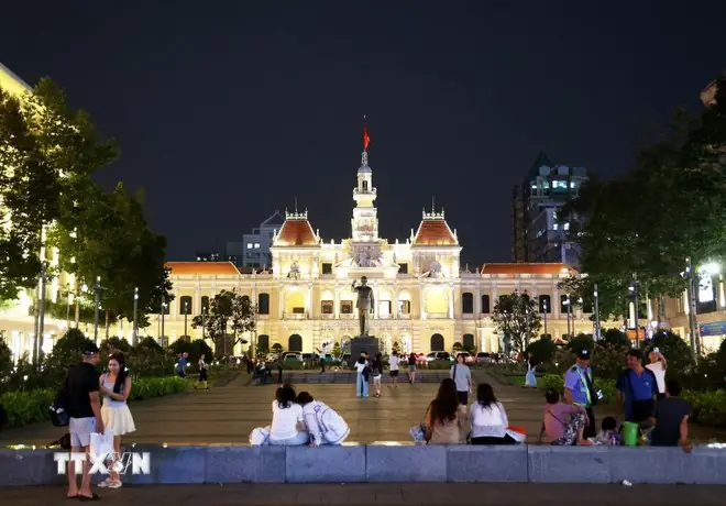 Thắp Sáng Thành Phố Hồ Chí Minh Với Hệ Thống Chiếu Sáng Mỹ Thuật