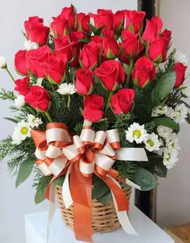 Làm Thế Nào Để Lựa Chọn Một Lẵng Hoa Chúc Mừng Ngày 20/11 Thật Đẹp Và Ý Nghĩa?