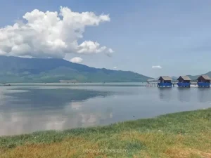 Lang Co Bay Hai Van, Vietnam - Roowanders
