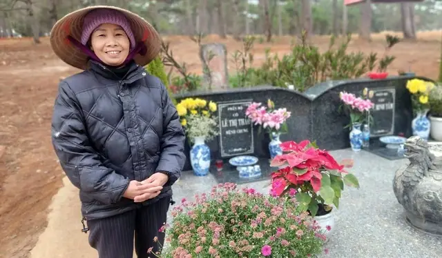 Mang Bụng Bầu Ra Mộ Kể Chuyện