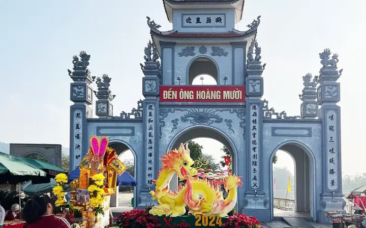 Mùa Xuân (tháng 1 – Tháng 3 Âm Lịch): Không Khí Lễ Hội Tưng Bừng