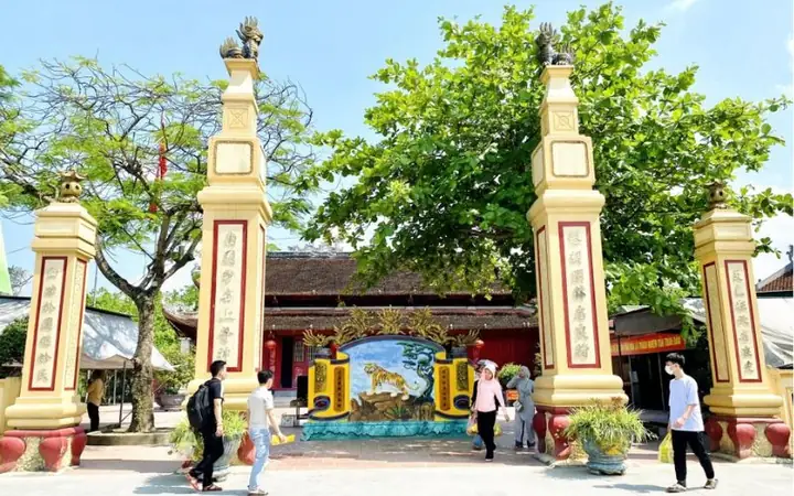 Sự Tích Đền Ông Hoàng Mười Nghệ An