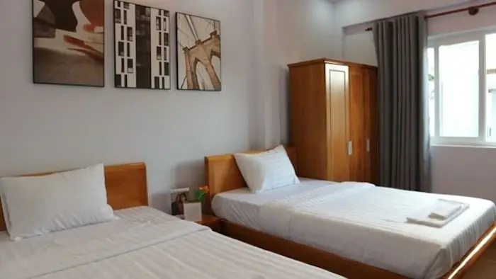 10. Khách Sạn 102 House