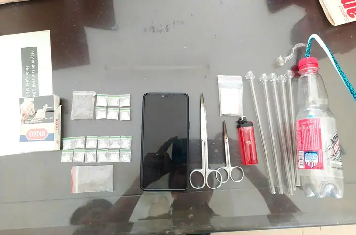 Các Tang Vật Liên Quan Đến Hoạt Động Mua Bán Trái Phép Chất Ma Túy Mà Công An Thị Trấn Cam Đức Phát Hiện, Thu Giữ.
