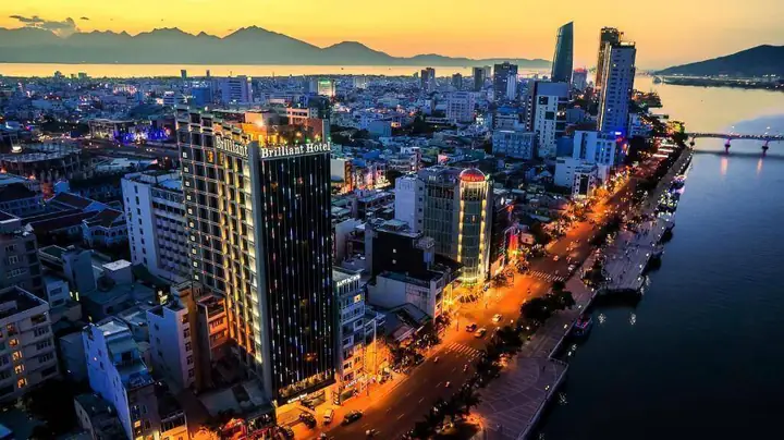 13. Khách Sạn Brilliant Đà Nẵng