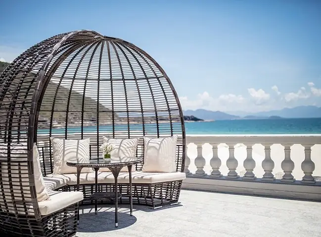 Beachcomber Bar – Khách Sạn Vinpearl Land Nha Trang