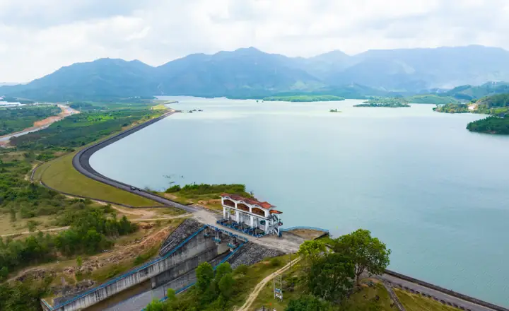 Hồ Suối Dầu – Nét Đẹp Huyền Bí Của Hòn Bà Hồ Suối Dầu – Nét Đẹp Huyền Bí Của Hòn Bà