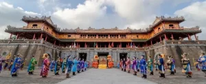 Du Xuân, Lễ Phật Và Lễ Hội Cung Đình