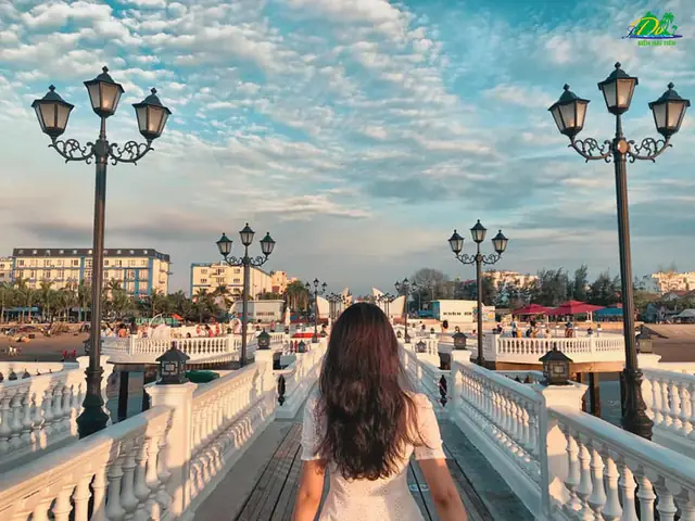 Khám Phá Khu Vui Chơi Bãi Biển Hải Tiến - Nhảy Dù Trên Đỉnh Hòn Bò Linh Trường