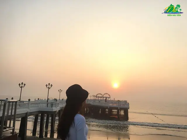 Khám Phá Khu Vui Chơi Bãi Biển Hải Tiến - Nhảy Dù Trên Đỉnh Hòn Bò Linh Trường
