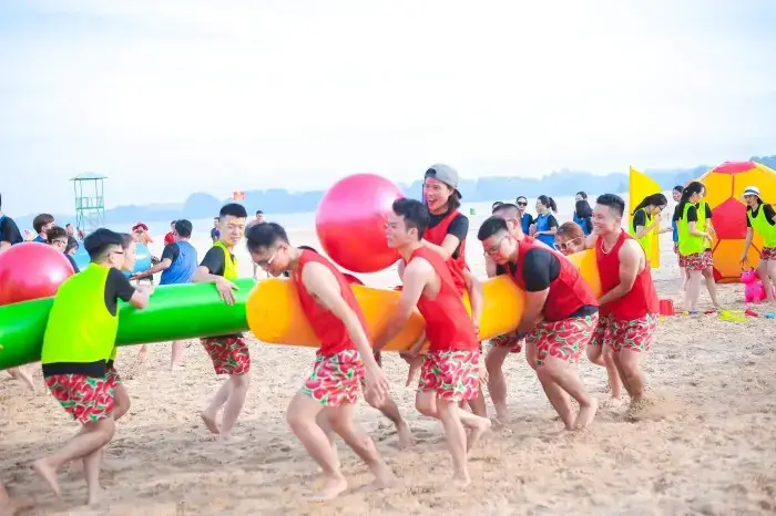 1 Trò Chơi "khiêng Người Tung Bóng"