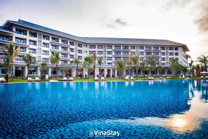 Bể Bơi Ngoài Trời