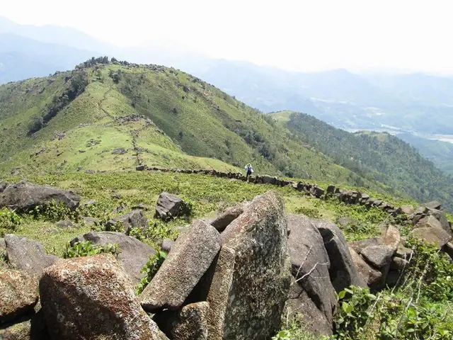Núi Cao Ba Lanh