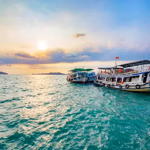 Chuyển Tham Quan Đảo Bằng Tàu