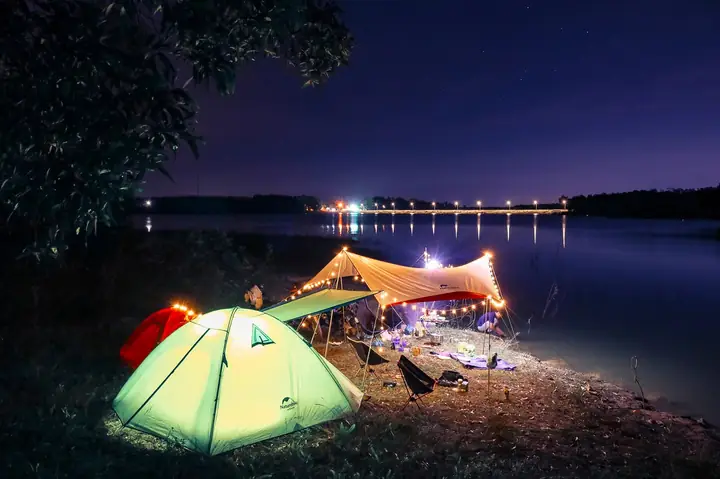 Cắm Trại Qua Đêm Trên Bờ Biển