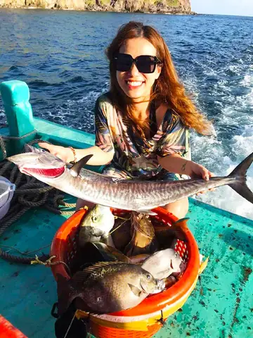 Thuê Thuyền Ngư Dân Khám Phá Và Bắt Hải Sản Biển Nam Du