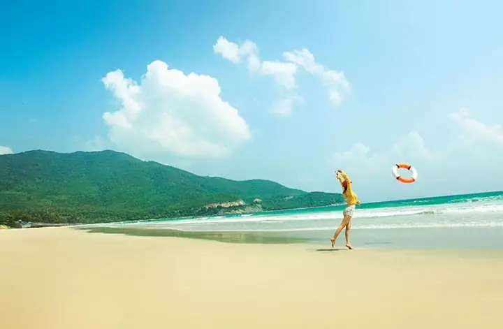 Ngày 1: Đến Nha Trang – Biển Trung Tâm – Ẩm Thực Địa Phương Ngày 1: Đến Nha Trang – Biển Trung Tâm – Ẩm Thực Địa Phương