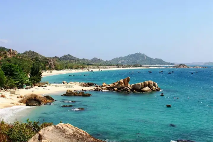 Biển Quan Lạn