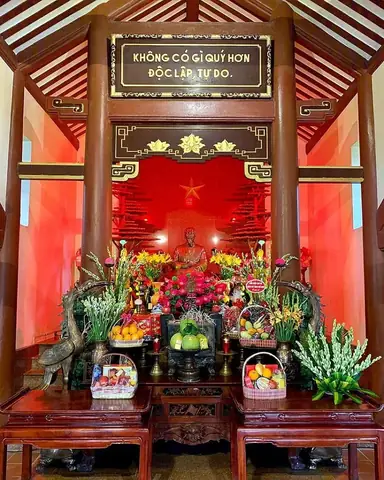 Đền Thờ Bác Hồ Trên Đỉnh Vua Đền Thờ Bác Hồ Trên Đỉnh Vua