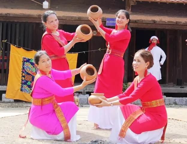 Chiêm Ngưỡng Điệu Múa Truyền Thống Đặc Sắc Của Thiếu Nữ Chăm