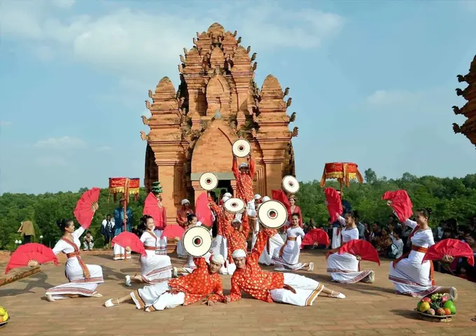 Tham Gia Vào Lễ Hội Katê Độc Đáo