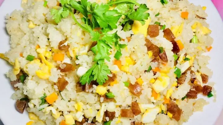 Cơm Chiên Lạp Xưởng