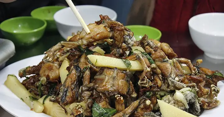 Quán Lẩu Ngon Đông Khách Trên Phố Lò Đúc