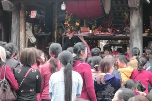 Bí Ẩn Chuyện “vay Tiền – Trả Lễ” Ở Đền Bà Chúa Kho.