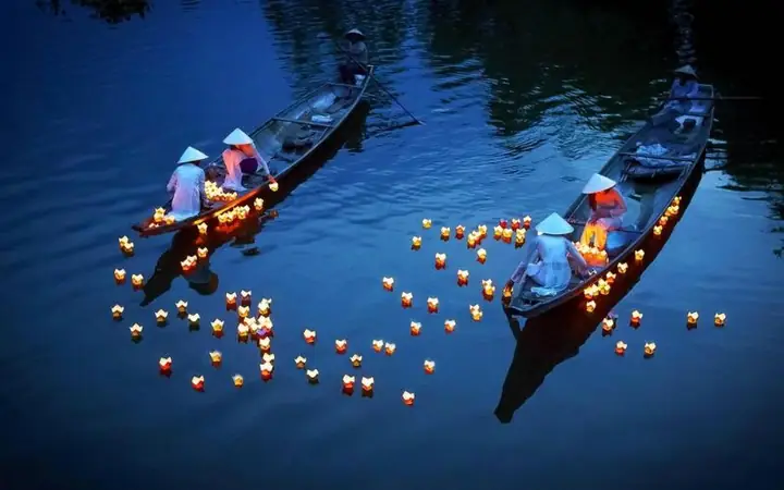 Trải Nghiệm Lễ Hội Thả Hoa Đăng Hội An Trong Ngày Vu Lan