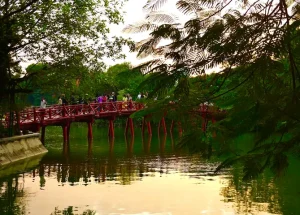 Hồ Hoàn Kiếm Và Truyền Thuyết Rùa Thần: Biểu Tượng Lịch Sử Và ...