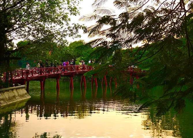 Hồ Hoàn Kiếm Và Truyền Thuyết Rùa Thần: Biểu Tượng Lịch Sử Và ...