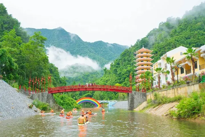 Sáng: Thức Dậy Giữa Núi Rừng – Khám Phá Thiên Nhiên Sáng: Thức Dậy Giữa Núi Rừng – Khám Phá Thiên Nhiên