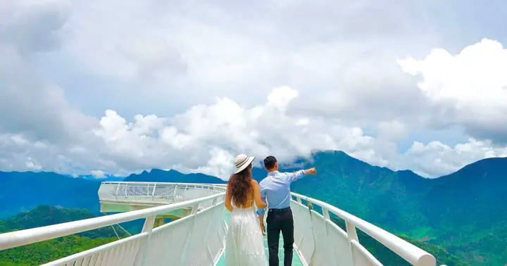 Sáng: Thức Dậy Giữa Núi Rừng – Khám Phá Thiên Nhiên Sáng: Thức Dậy Giữa Núi Rừng – Khám Phá Thiên Nhiên