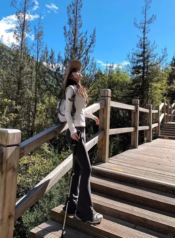 Quần Thể Thao Ống Loe + Áo Bra Croptop + Áo Khoác Lưới Quần Thể Thao Ống Loe + Áo Bra Croptop + Áo Khoác Lưới