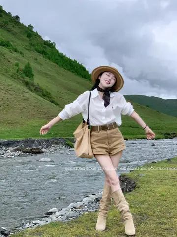 Áo Sơ Mi Oversize + Quần Short Kaki Áo Sơ Mi Oversize + Quần Short Kaki