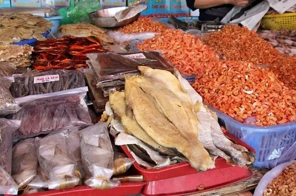Thịt/ Hải Sản Tươi Sống Và Các Loại Thực Phẩm Chín, Đồ Khô Có Được Mang Lên Máy Bay Không?