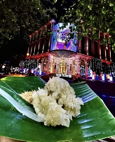 13. Bánh Khúc